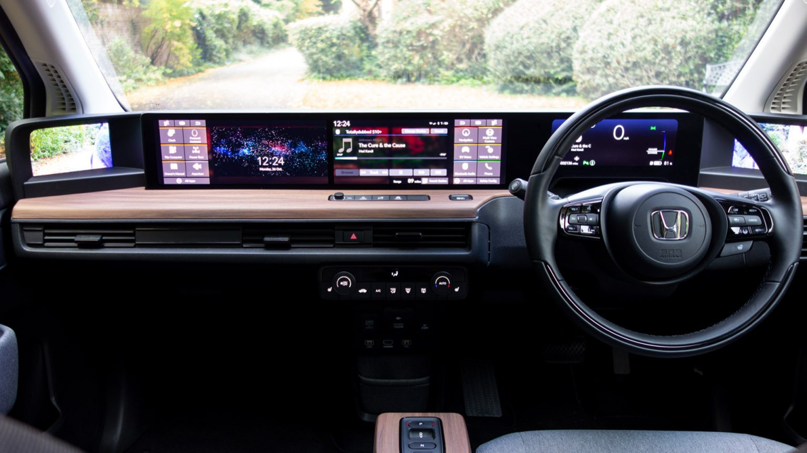 Honda e full-width dashboard screen array with camera-mirror displays at each end